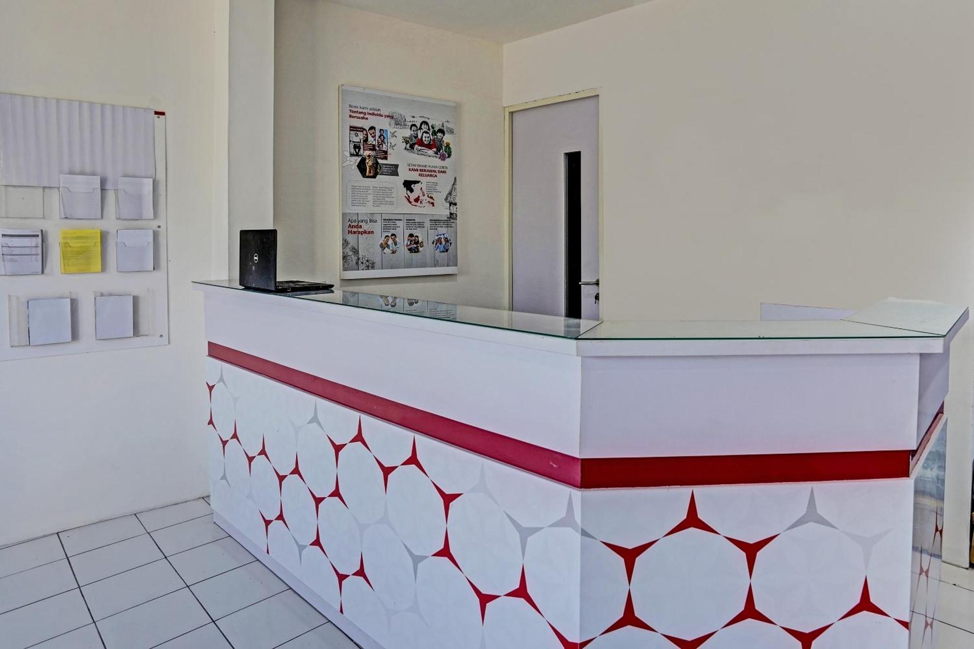 Oyo Life 91594 Bungah Residence Syariah Gresik Extérieur photo